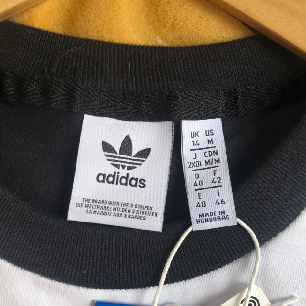 COPY - Adidas Logo Tee! 🖤 - Picture 4 of 5
